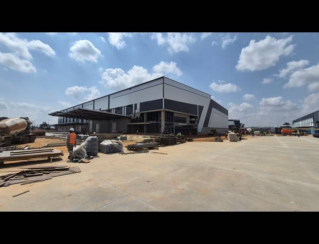 9,910M² WAREHOUSE TO LET IN JET PARK